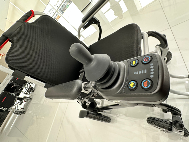 RC-W3501 탄소 및 알루미늄 전동 휠체어 
